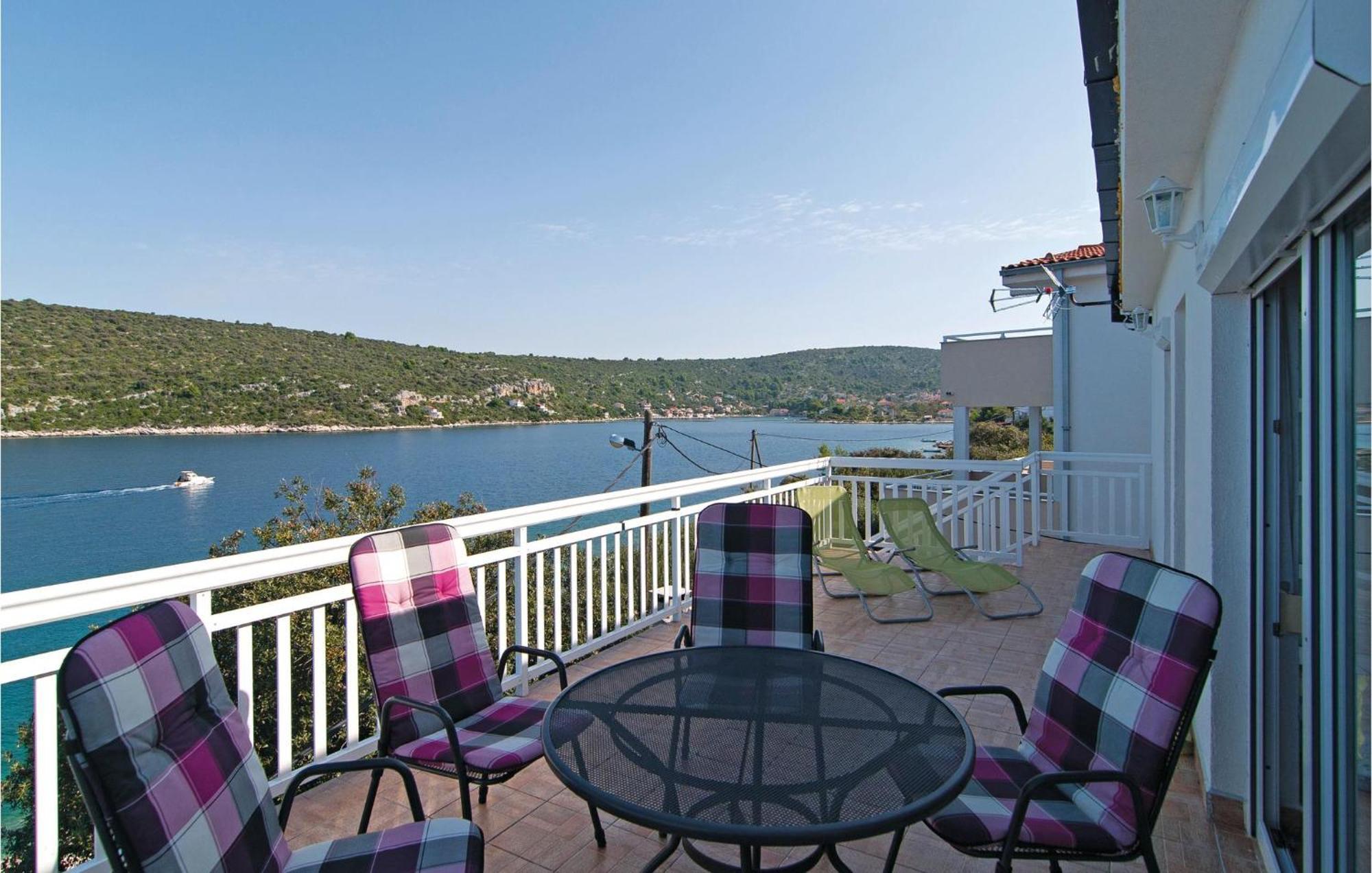 2 Bedroom Awesome Apartment In Drvenik Veliki 외부 사진