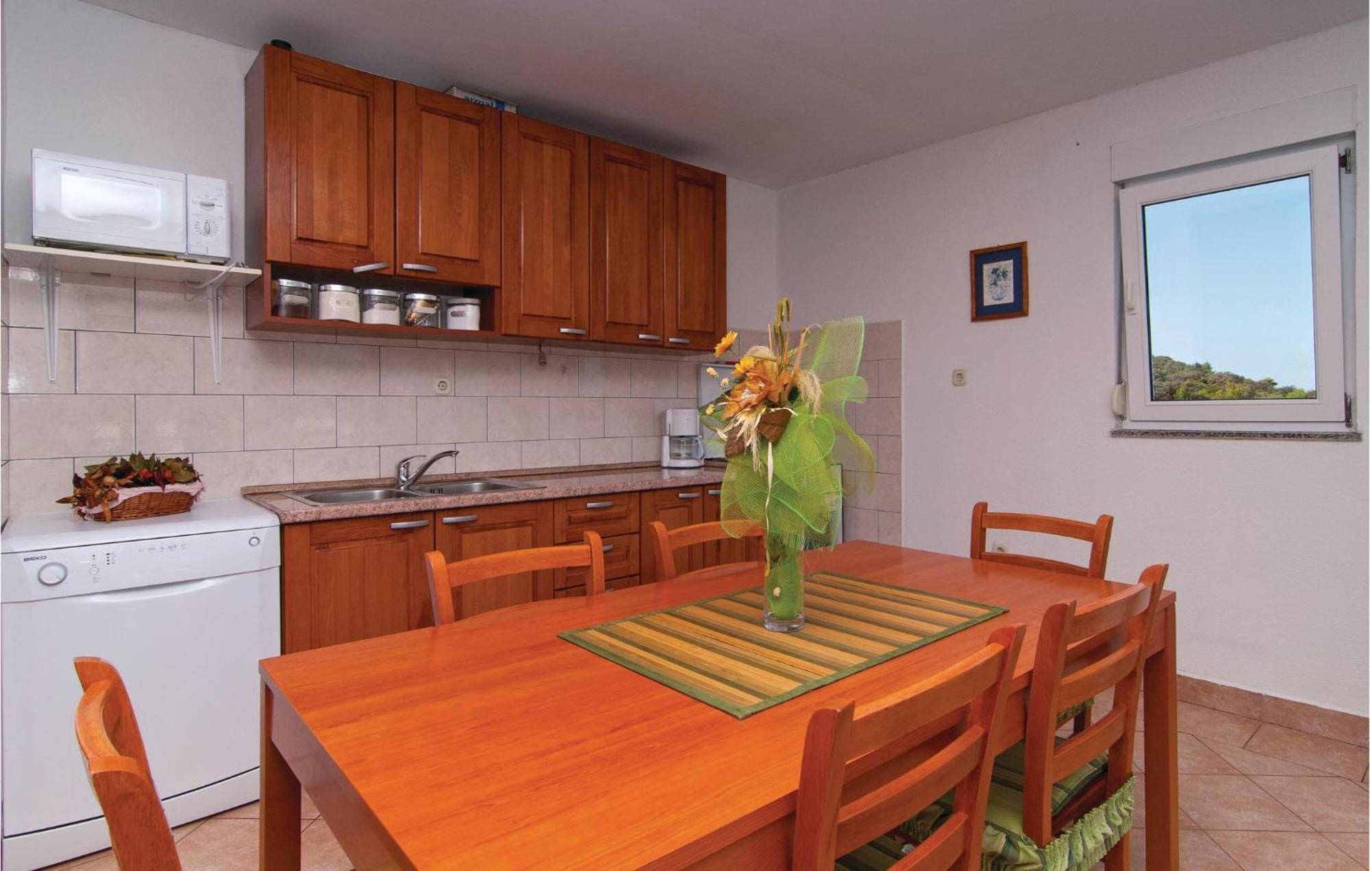 2 Bedroom Awesome Apartment In Drvenik Veliki 외부 사진